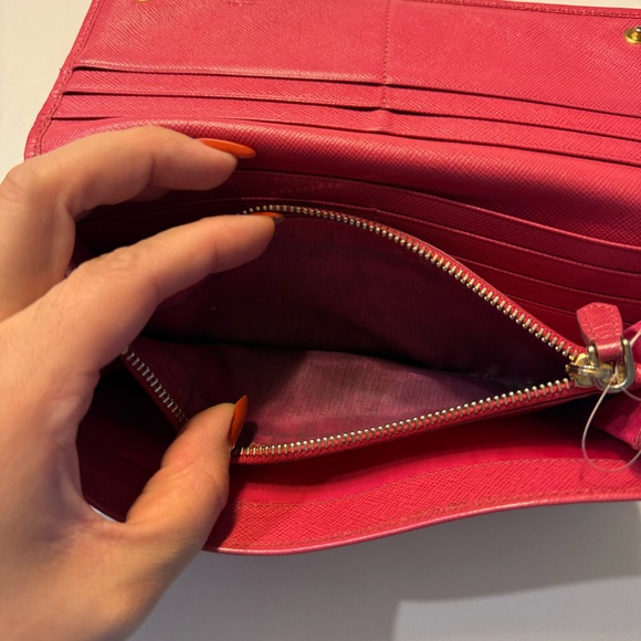 Prada wallet - Picture 3 of 8